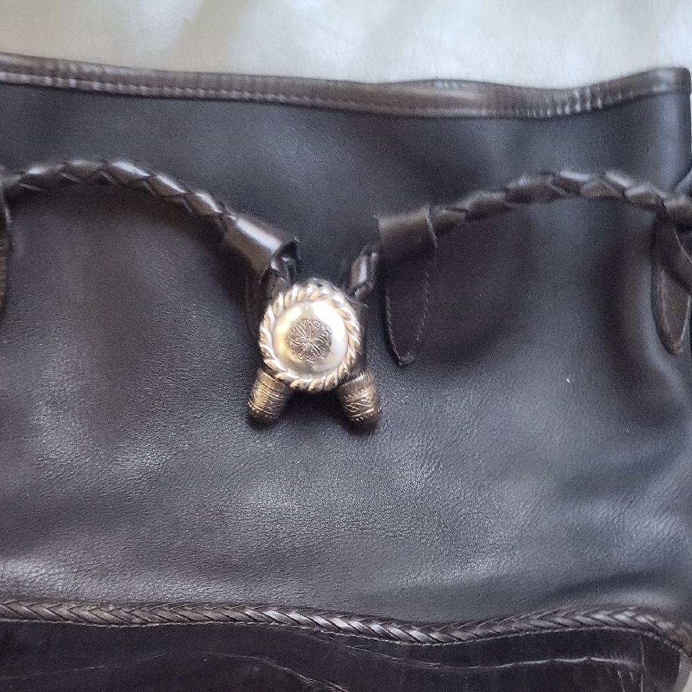 Brighton Elegant Black Leather Shoulder Bag - Picture 9 of 10